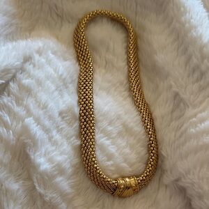 Vintage Avon Gold Plated Mesh Chain Magnetic Front Lock Necklace NEW IN BOX